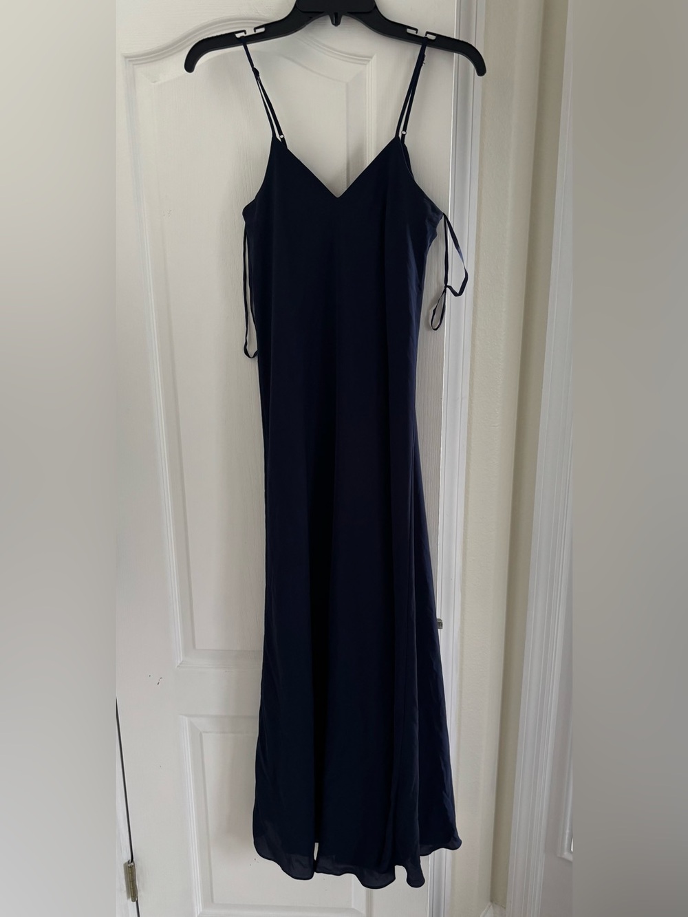 Gianni Bini Navy V‑Neck Maxi Slip Dress. Size XS